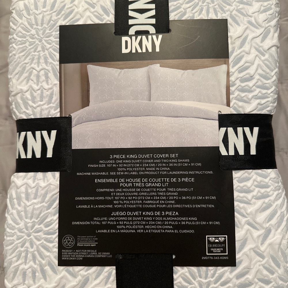 DKNY Dreamy White Soft Blue DKNY Microsculpt Imprint Textured KING  Duvet Cover